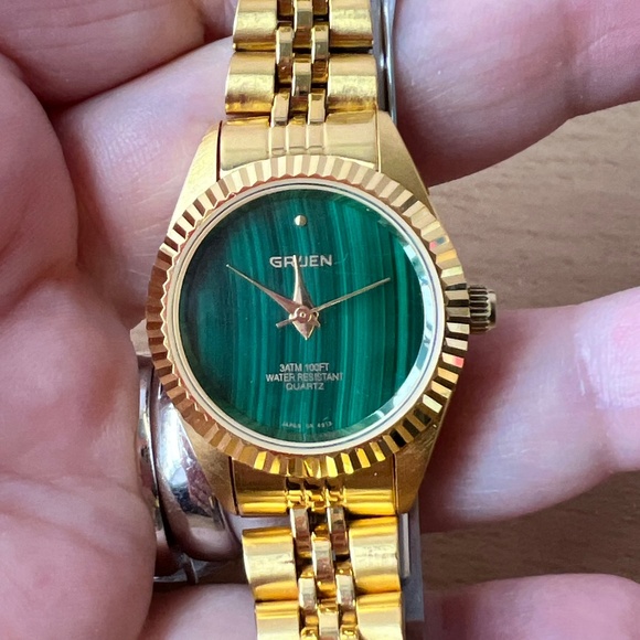 VINTAGE RARE GRUEN MALACHITE GREEN FACE GOLDTONE METAL DEPLOYMENT BAND WORKING main image 15